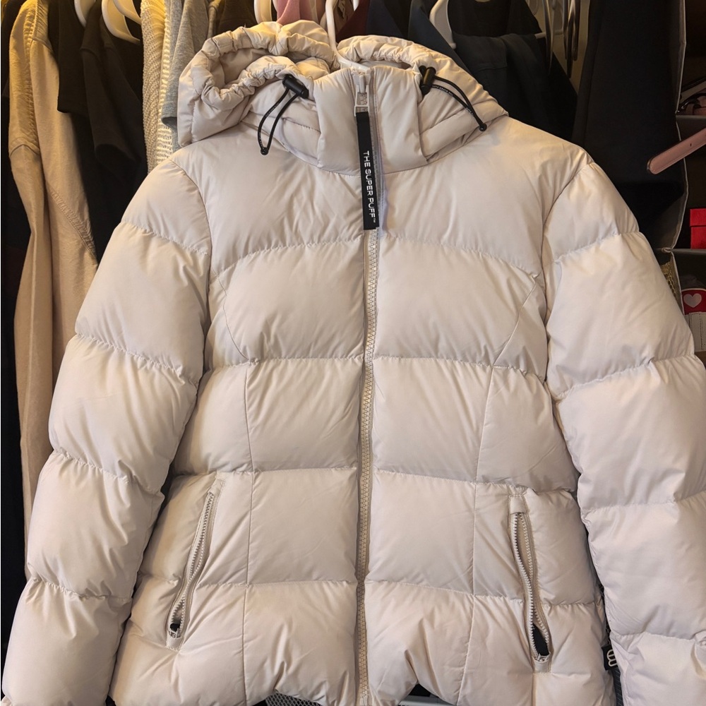 Aritzia SUPERSNUG PUFF